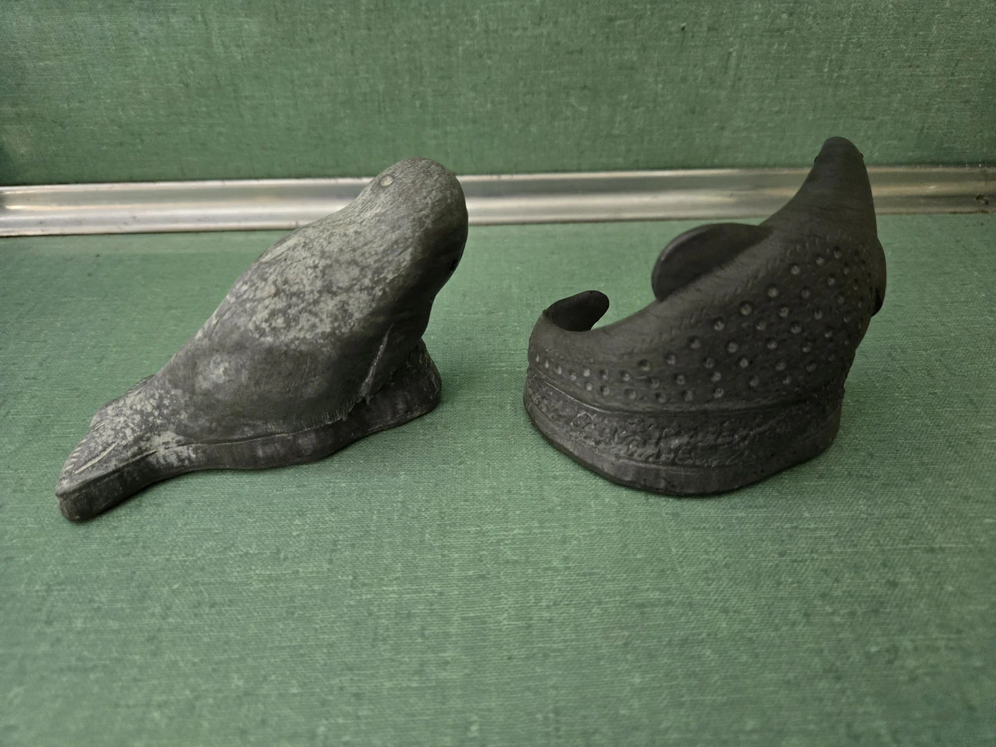 Two (2) Carved Soapstone Sculptures  - Salmon & Orca - photo 2
