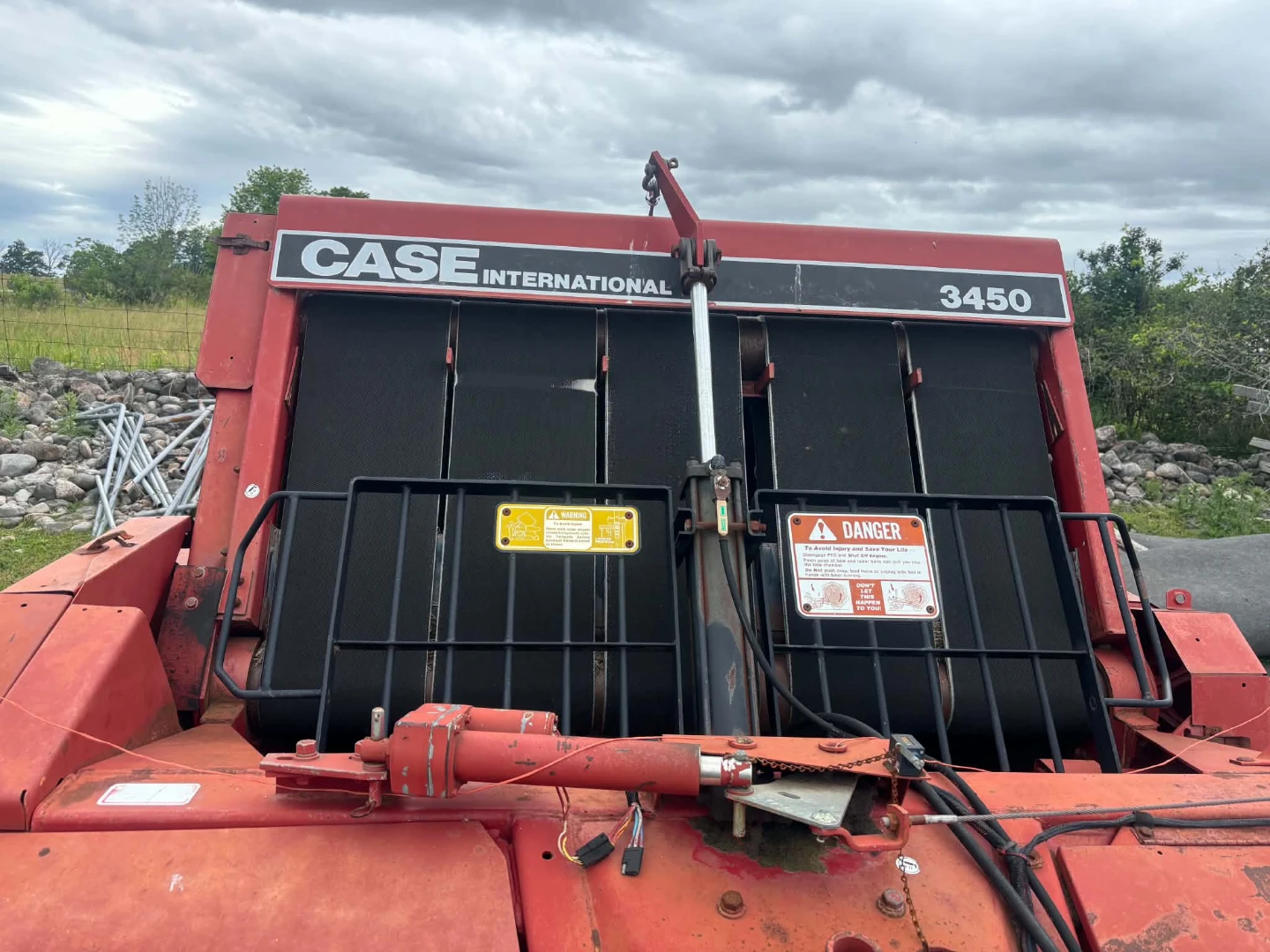 Case International 3450 Round Baler - photo 2