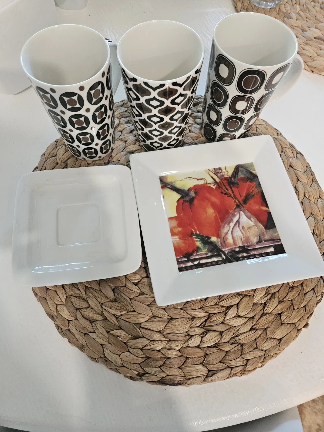 Set of 3 Mugs and 1 Square Plate with Fall Theme