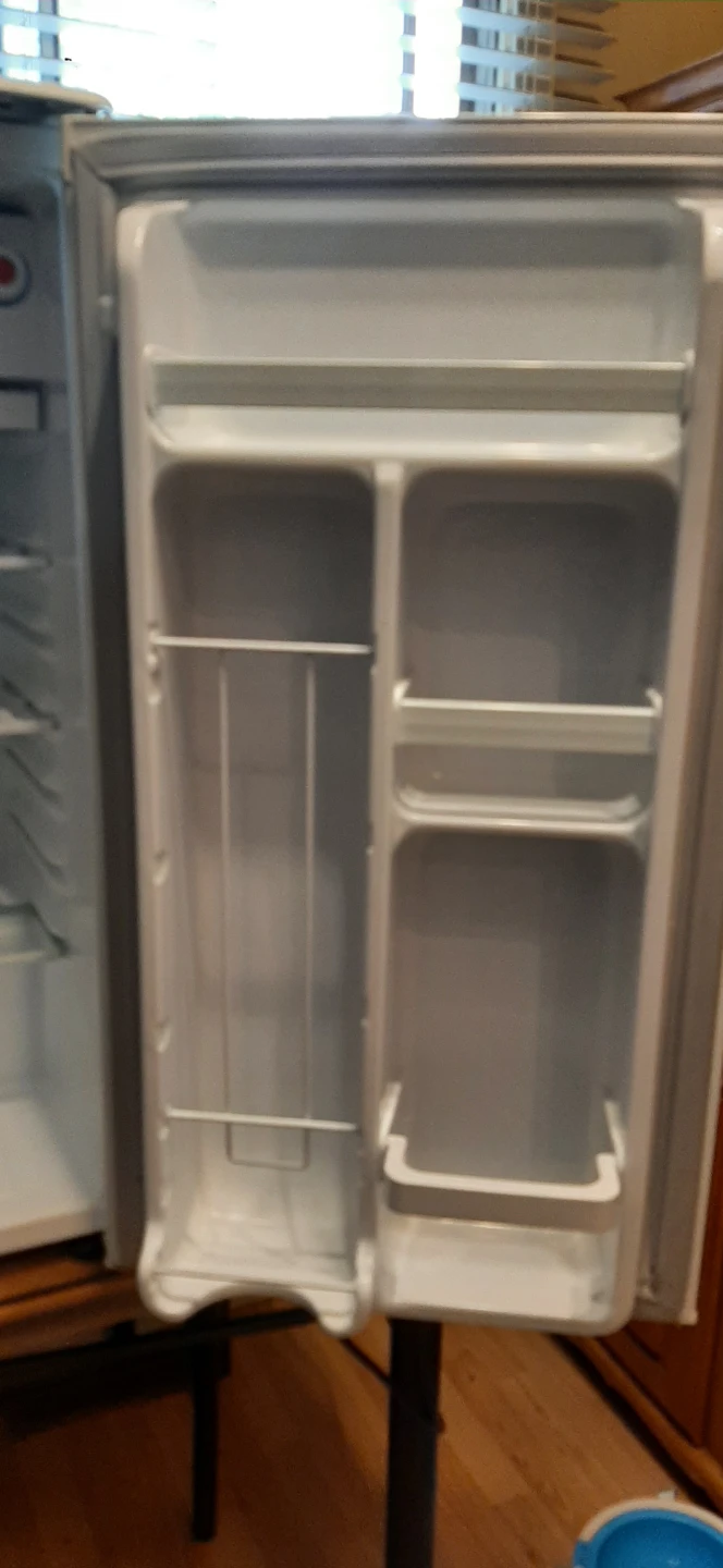 Danby White Compact Mini Fridge READ DESCRIPTION ON SIZE - photo 3