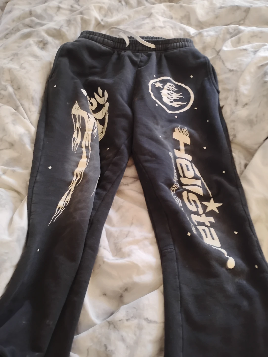 Hellista Graphic Sweatpants