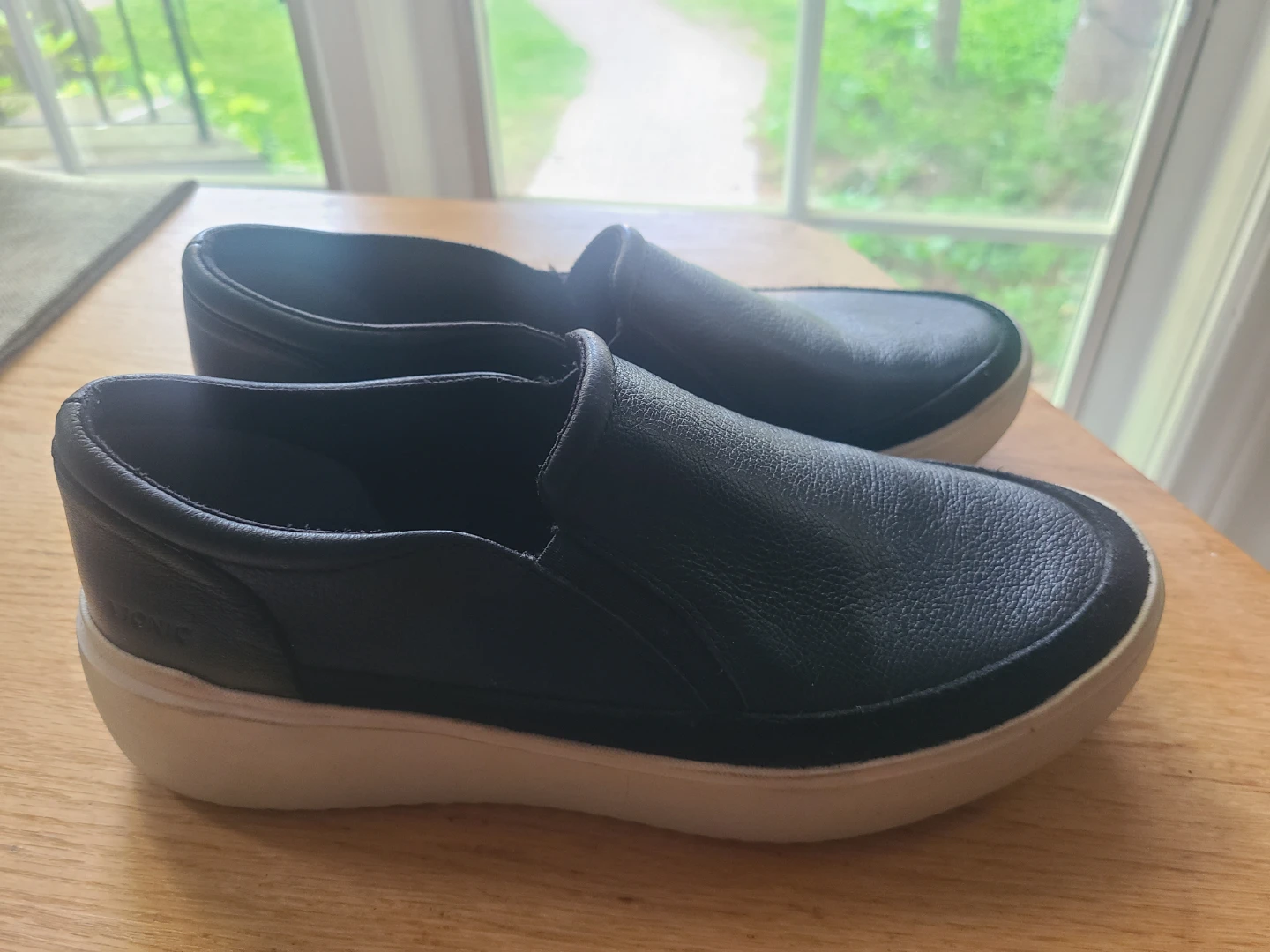 Vionic  leather shoes