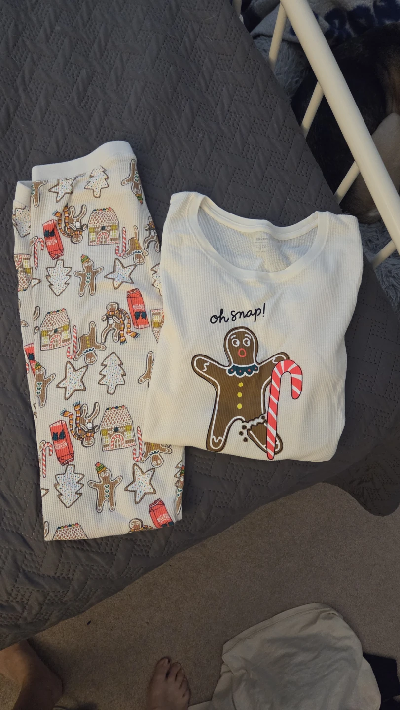 Old Navy Gingerbread Print Pajama Set - XL