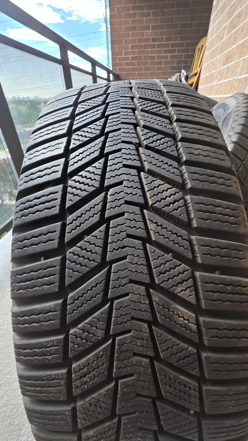 Set of 4 Continental Winter Tires - photo 2