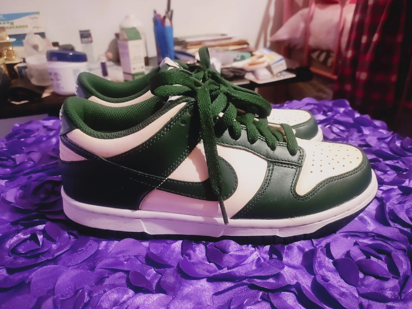 Nike Dunk Low Boys Green & White Size 5Y used - photo 2