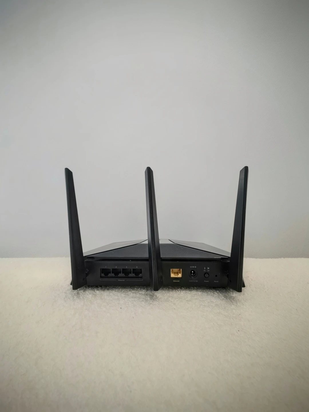 NETGEAR Nighthawk AX2400 WiFi 6 Router - photo 3
