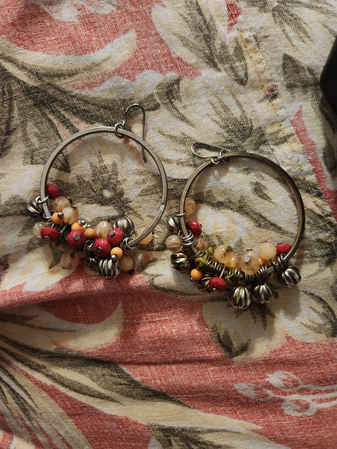 Hoop Earrings with Beads ⚽