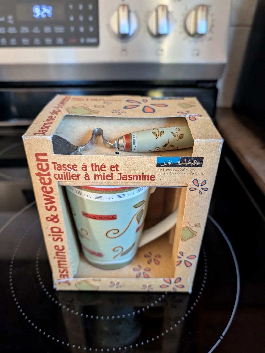 Joie de Vivre Jasmine Tea Mug & Honey Spoon Set