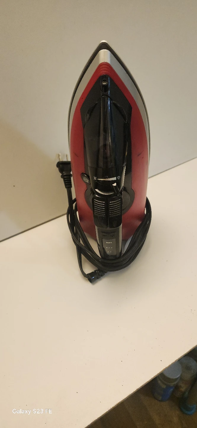 Sunbeam Red and Black Steam Iron - photo 3