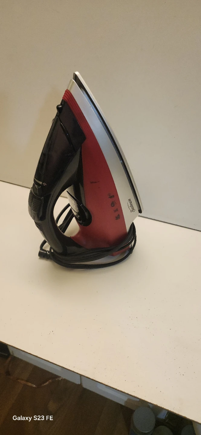Sunbeam Red and Black Steam Iron - photo 4