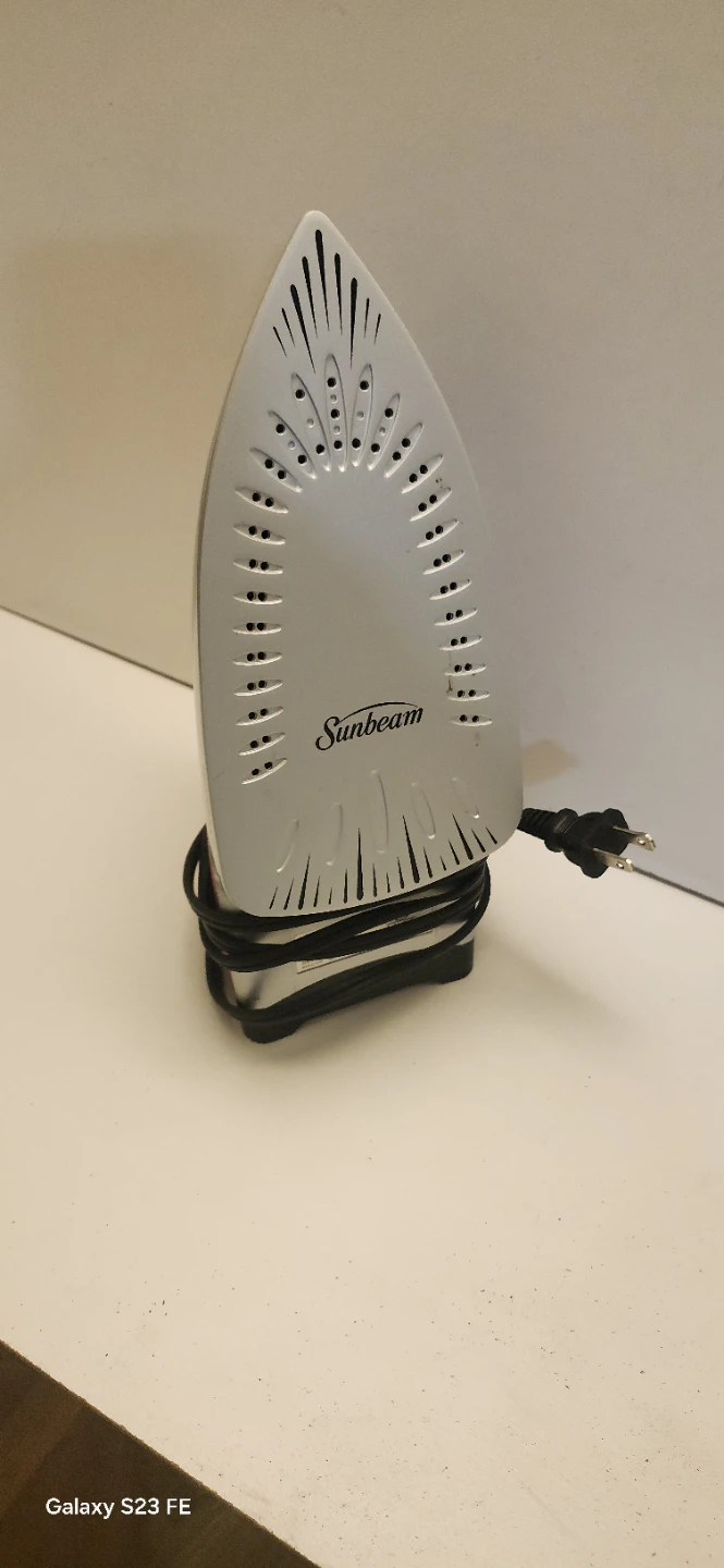 Sunbeam Red and Black Steam Iron - photo 5
