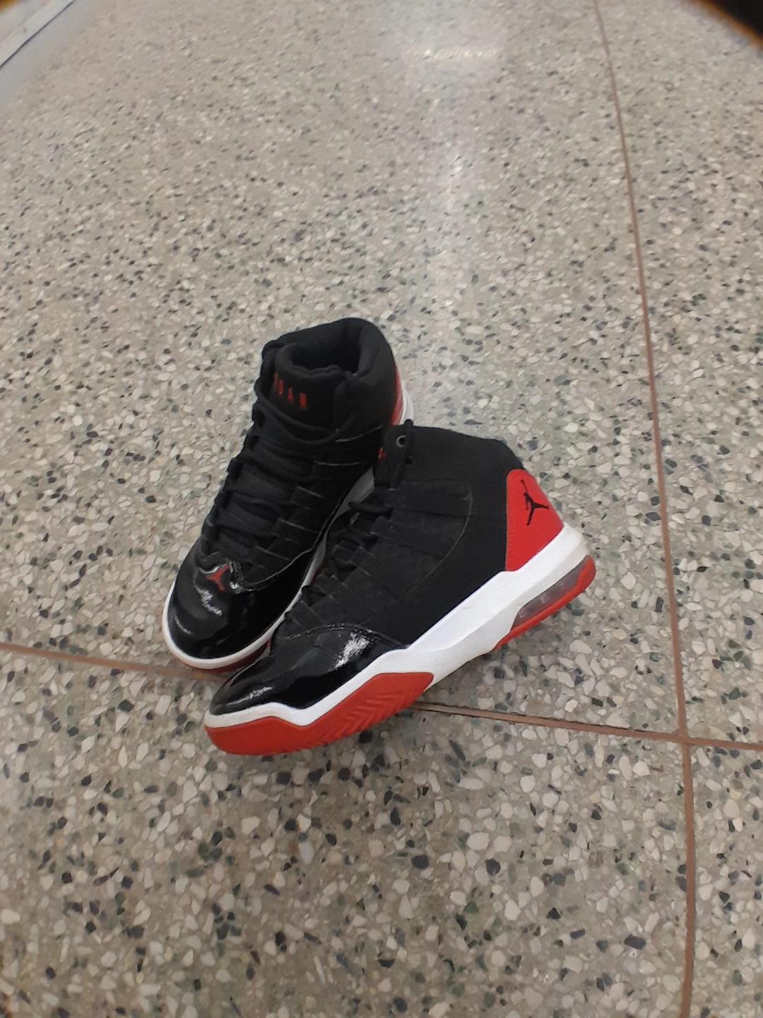 Jordan Air 11 Retro Black Red Shoes boys/Teens Size 5