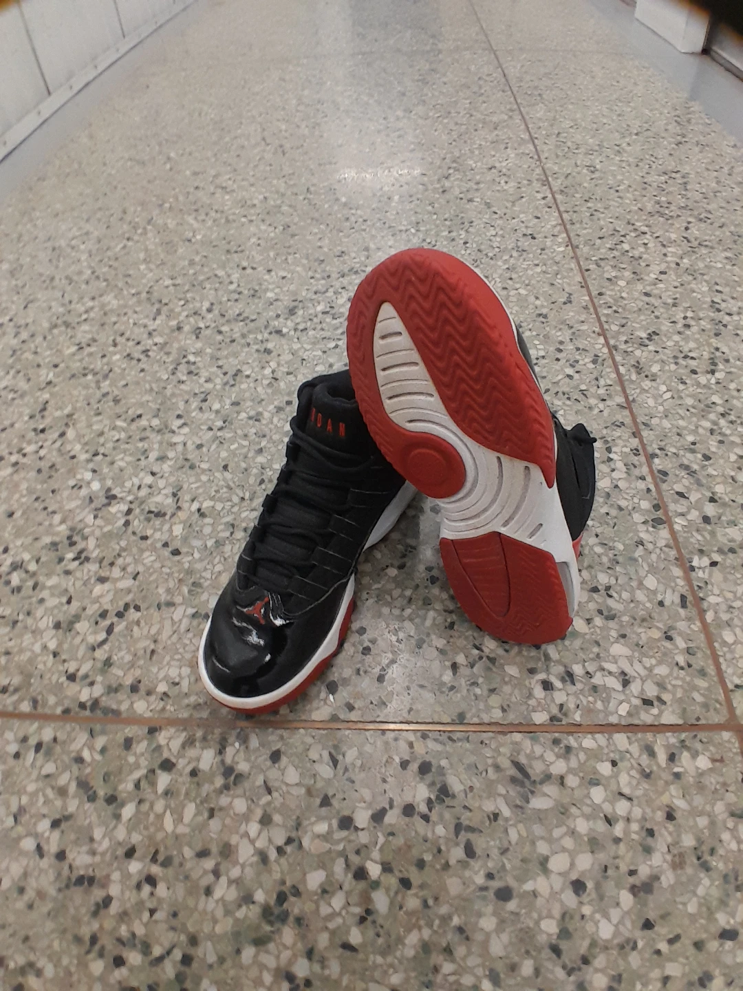 Jordan Air 11 Retro Black Red Shoes boys/Teens Size 5 - photo 2