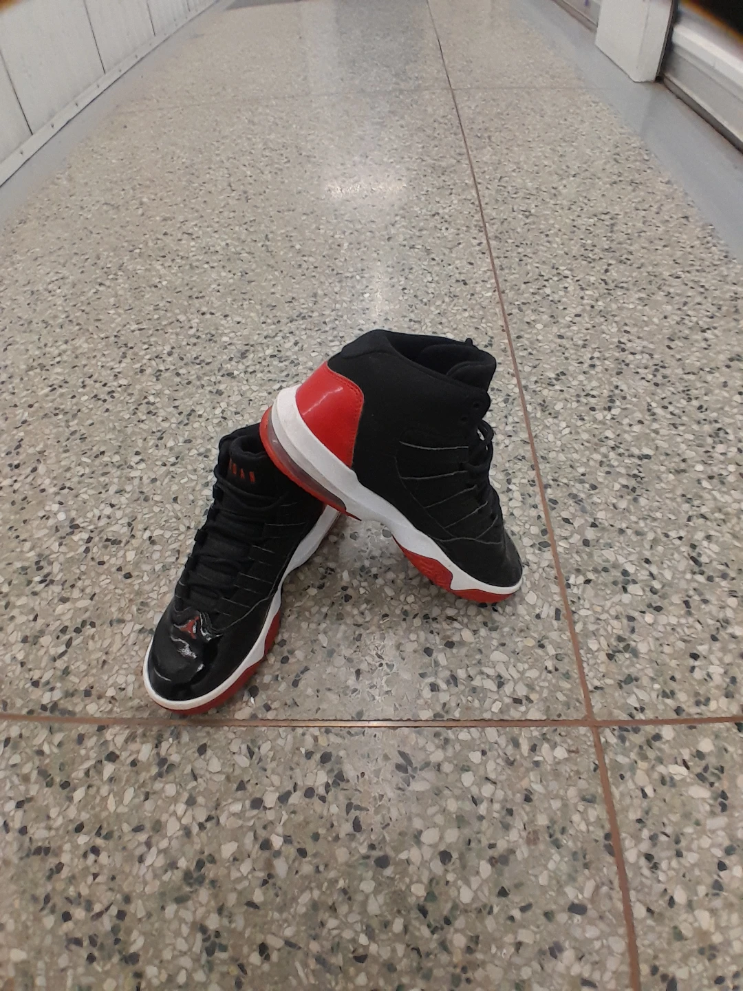 Jordan Air 11 Retro Black Red Shoes boys/Teens Size 5 - photo 3