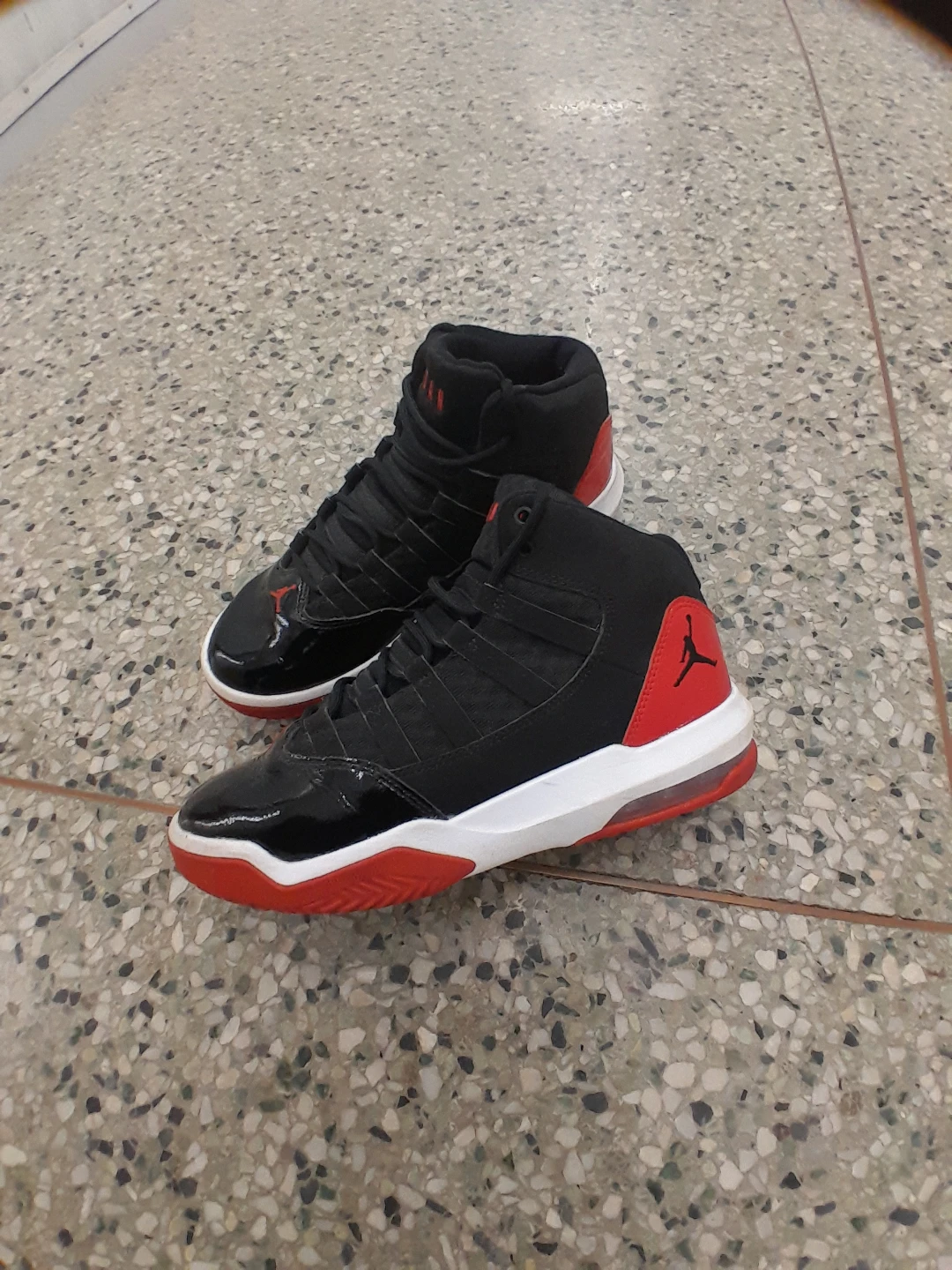 Jordan Air 11 Retro Black Red Shoes boys/Teens Size 5 - photo 4