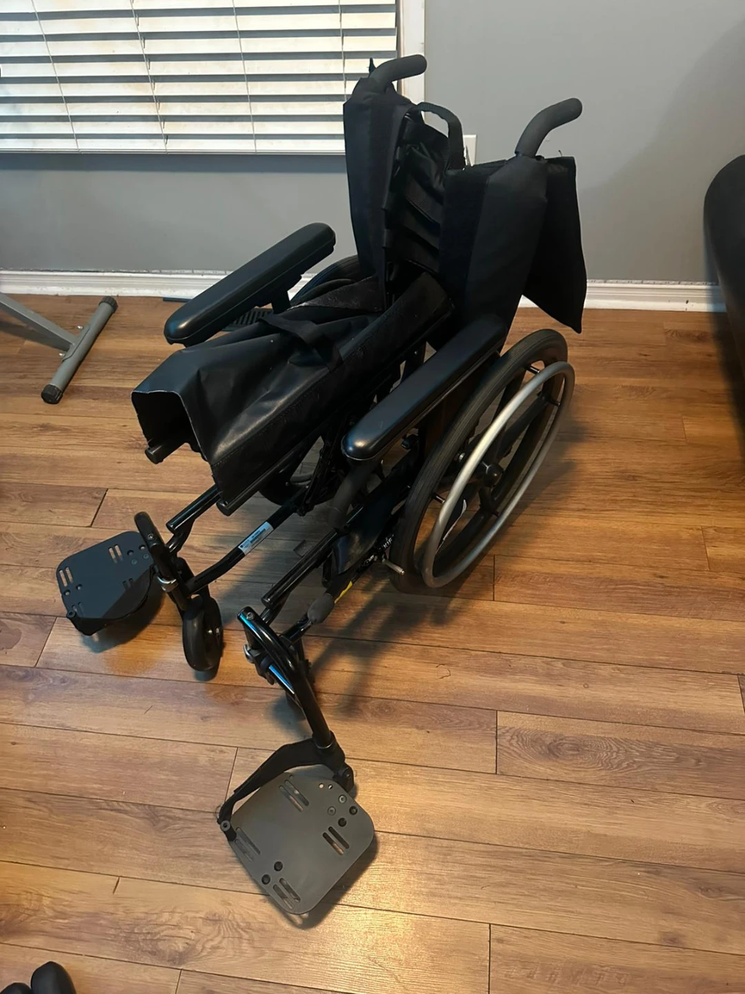 Quickie QX Core Wheelchair with Roho Cushion - photo 2