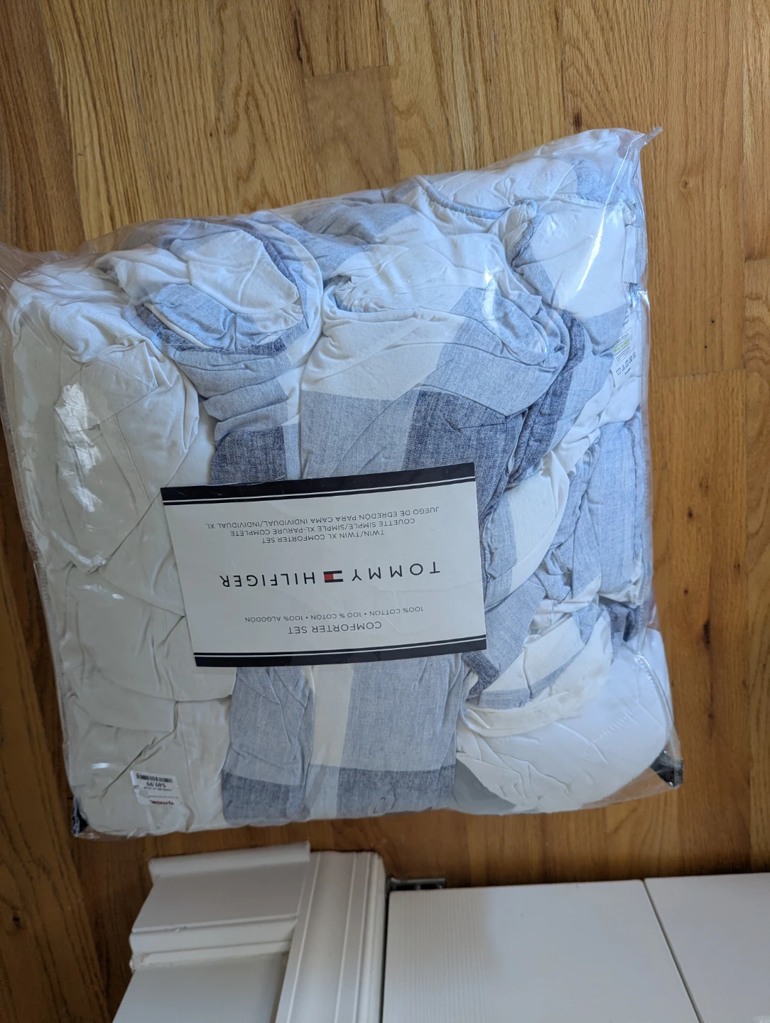 Tommy Hilfiger Comforter Set