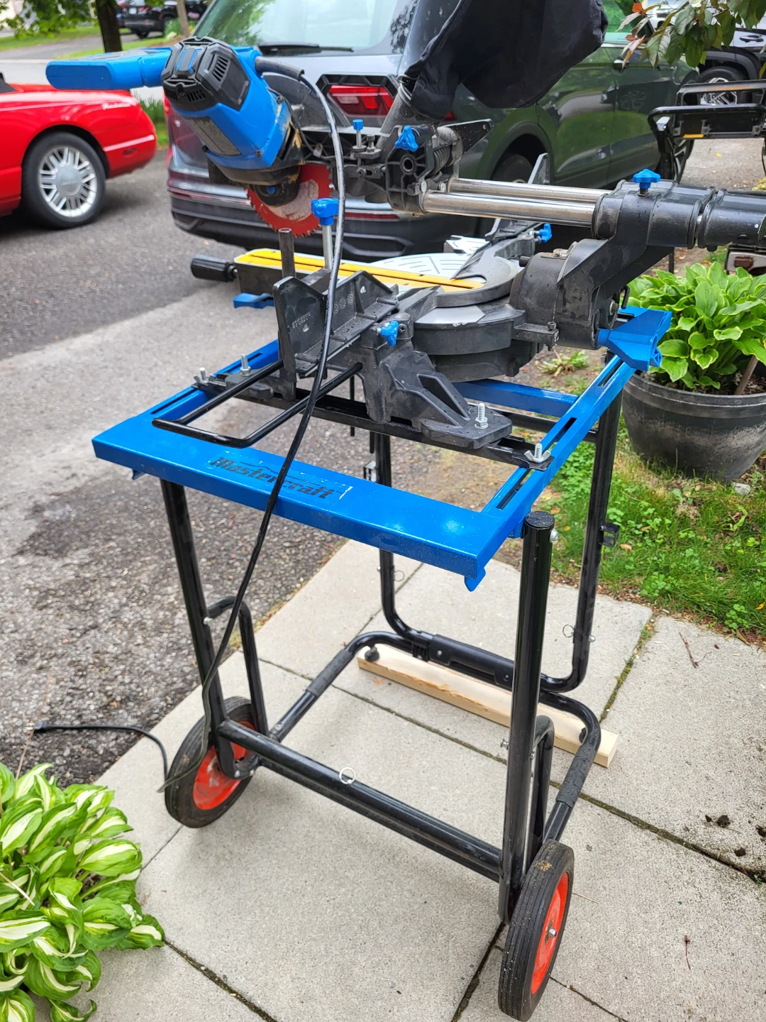 Mastercraft 10" Dual-Bevel Sliding Compound Mitre Saw with Stand - photo 3