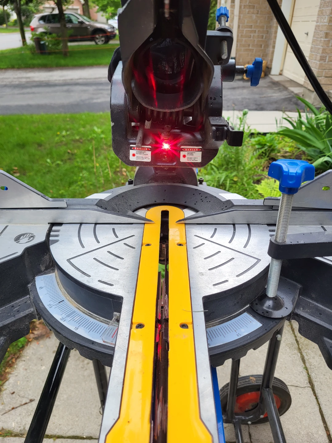 Mastercraft 10" Dual-Bevel Sliding Compound Mitre Saw with Stand - photo 5