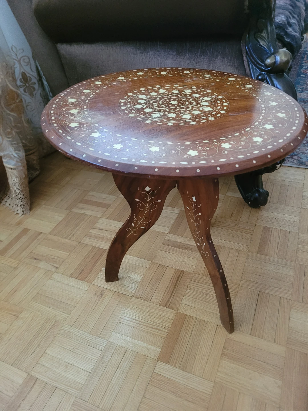 Wooden Accent antique sideTable with Inlay Design $20 - photo 2