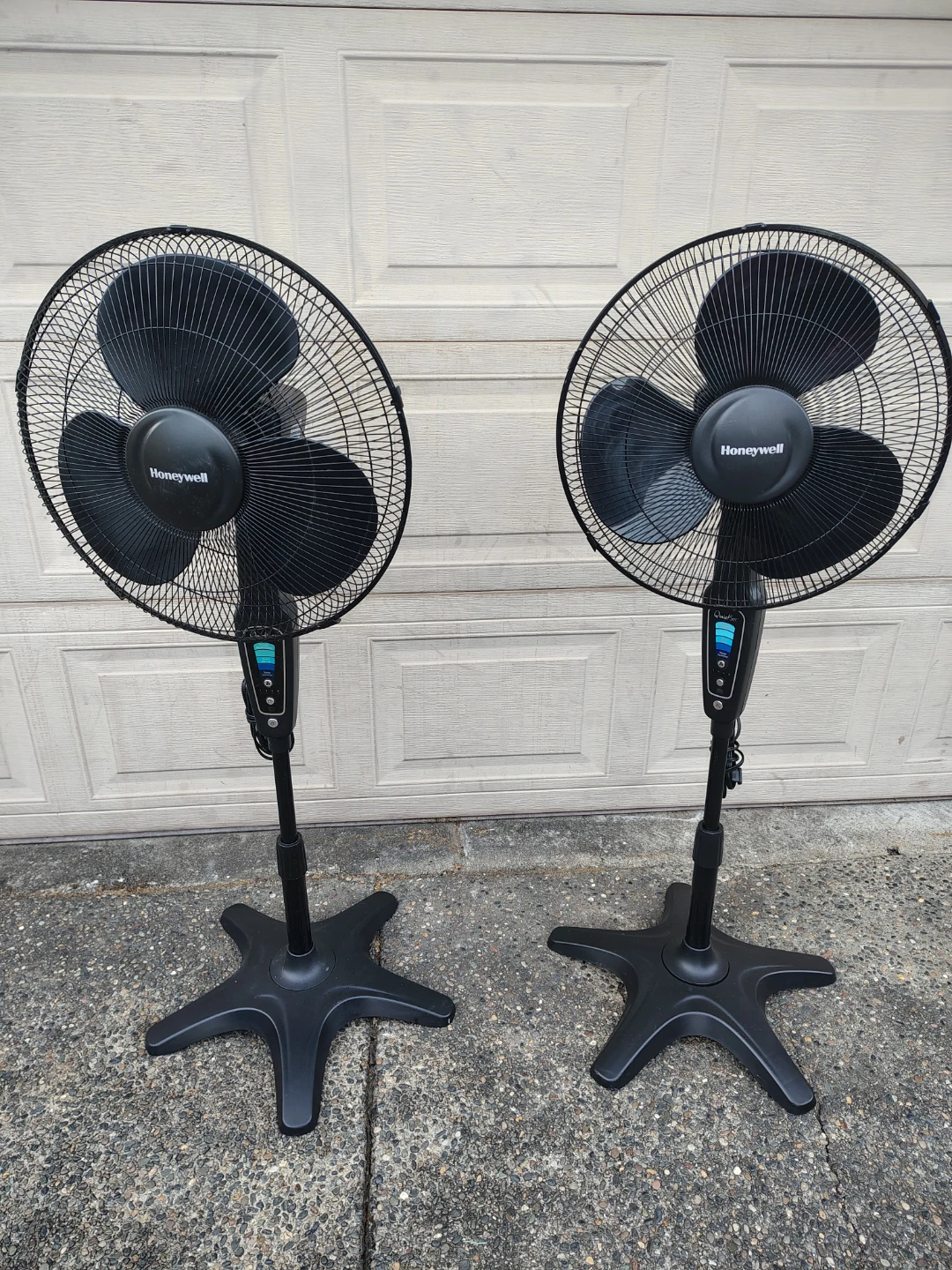 Honeywell 16in Quietset Premium Electronic Pedestal Fan