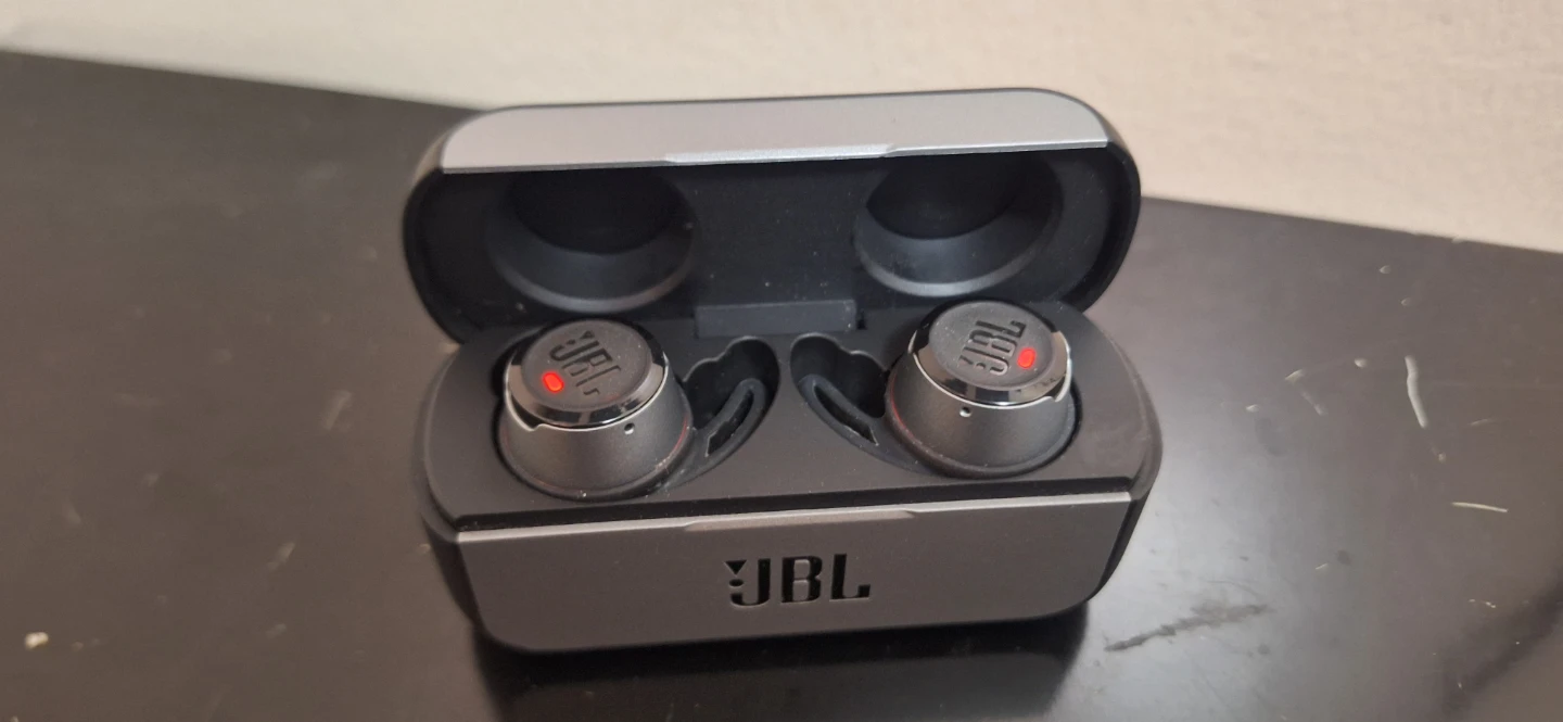 JBL Wireless Earbuds - photo 2