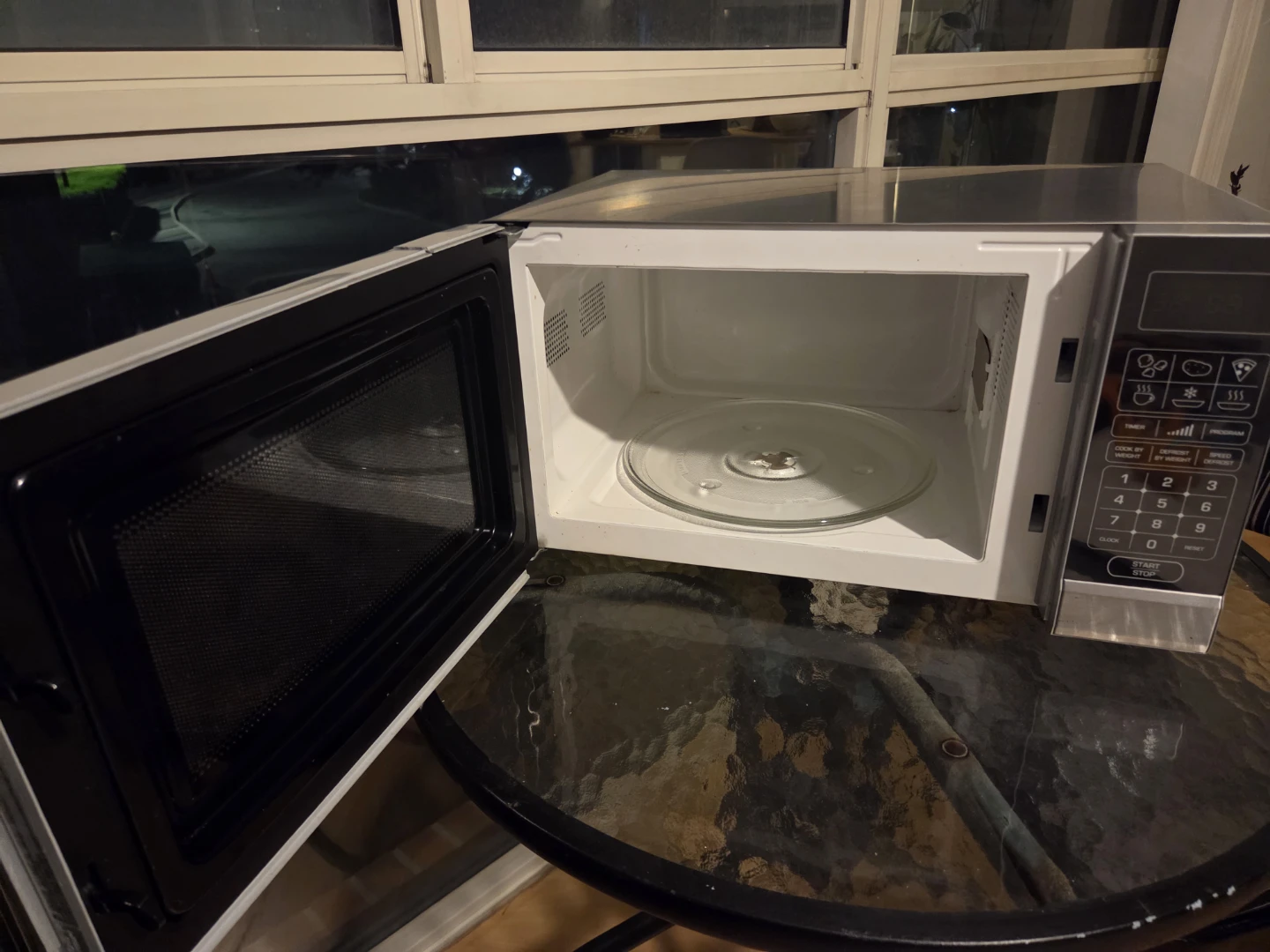 Microwave Oven - photo 2