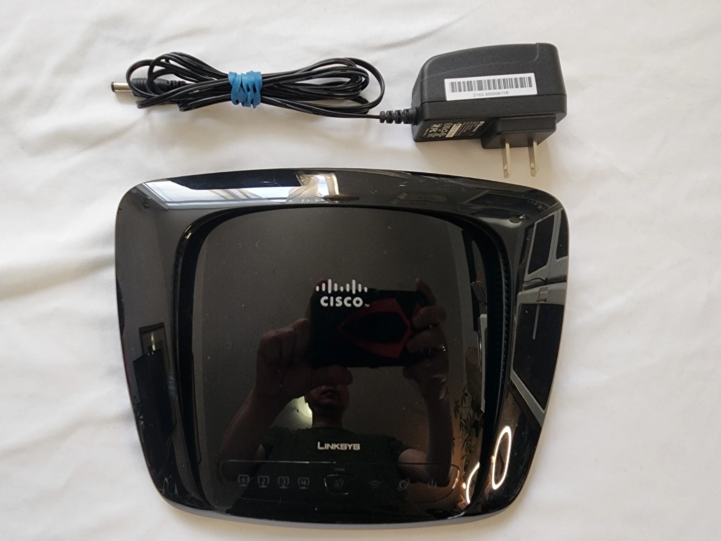 ⚽Linksys Cisco Glossy Black Wireless Router - WRT160N V3 11nbg - photo 3