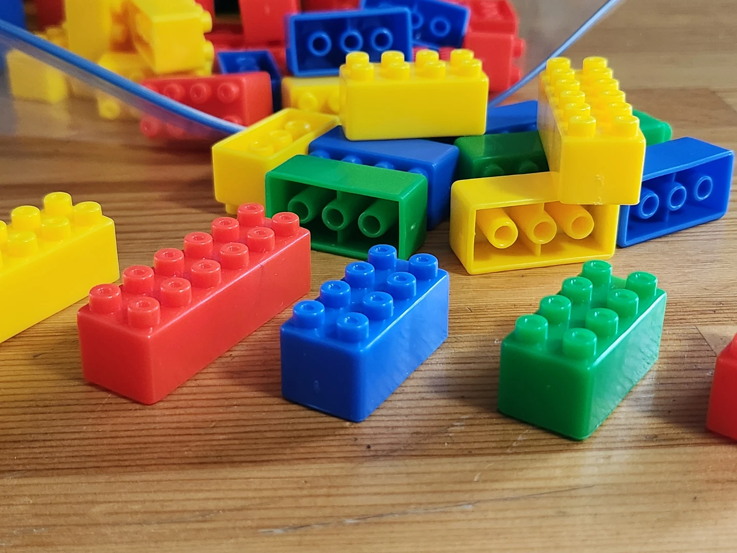 Colorful plastic building bricks - photo 3