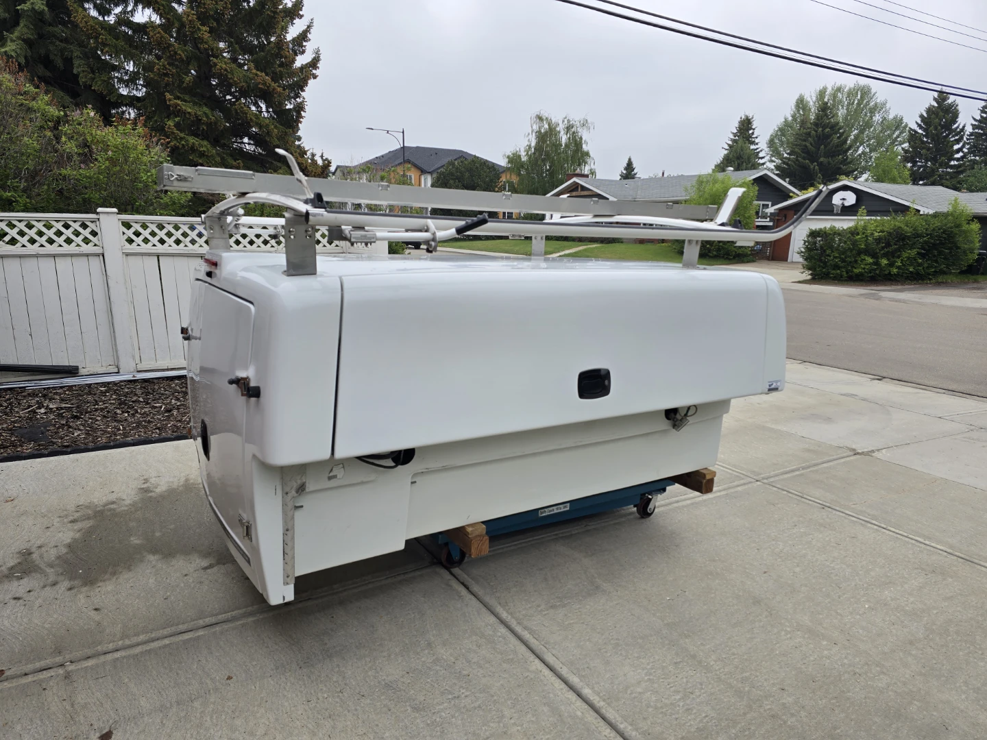 Maranda 8' White Truck Cap with Ladder Rack - photo 3