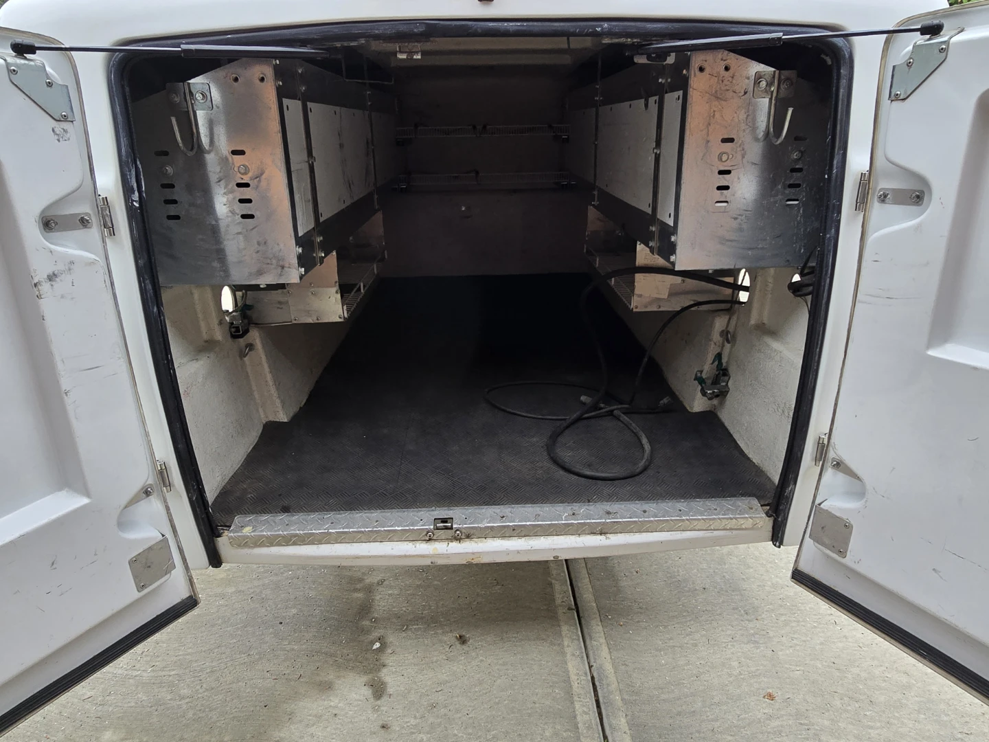 Maranda 8' White Truck Cap with Ladder Rack - photo 4
