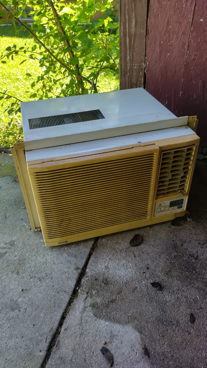 Big Used Window Air Conditioner Unit Cold Air