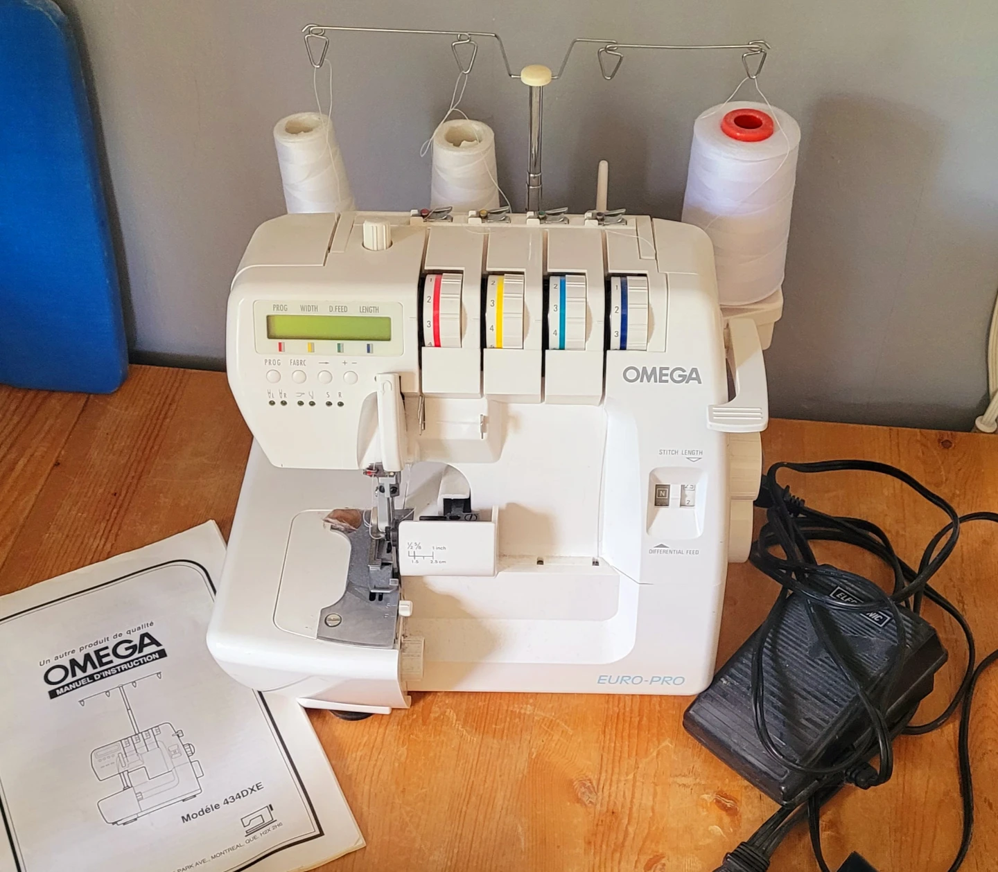 Serger sewing machine