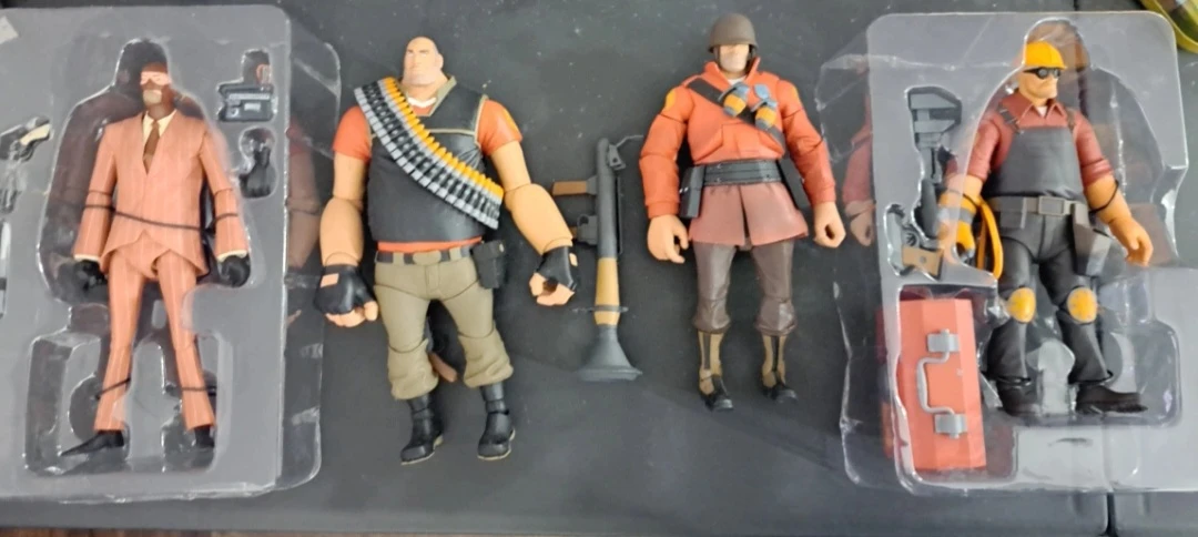 Team Fortress 2 Red Team NECA figures - photo 2