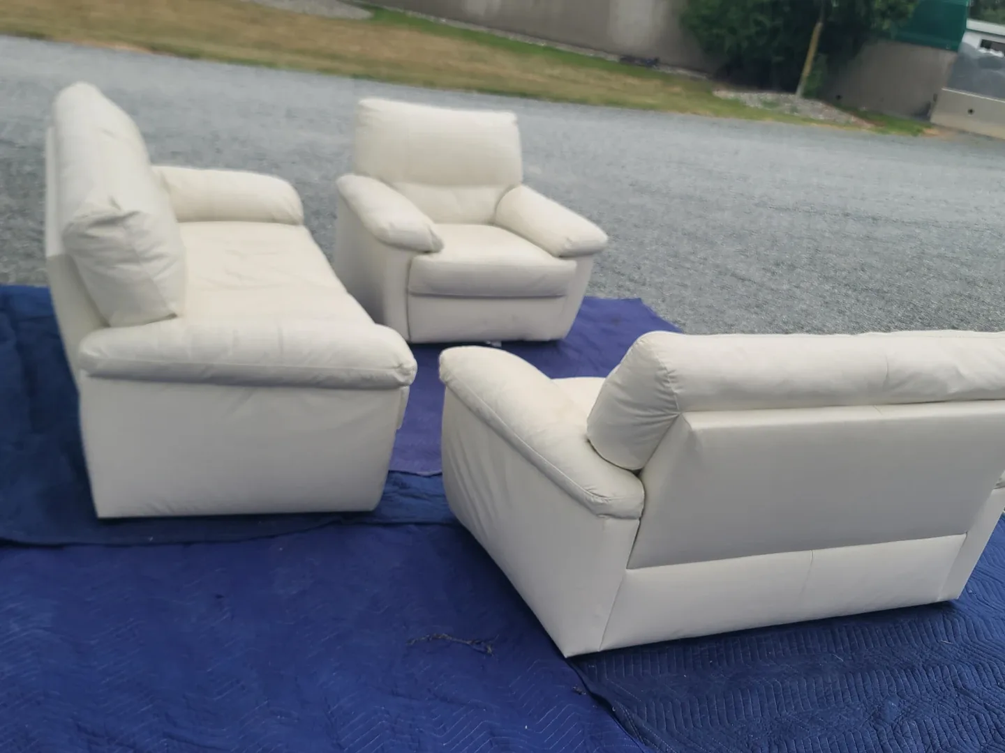 3-Piece White/Cream Leather Sofa, Loveseat, and Armchair Set - photo 3