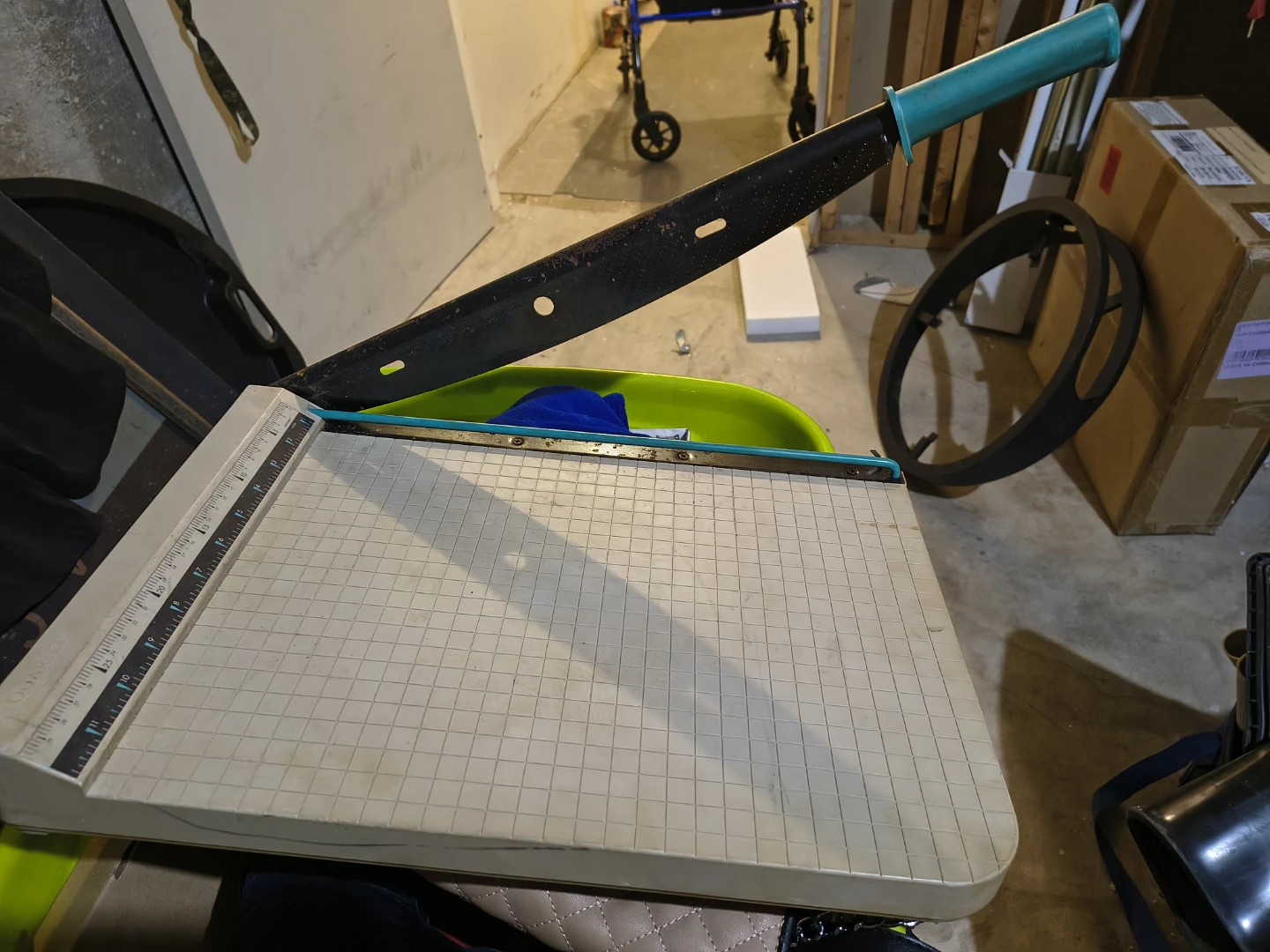 Vintage paper cutter - photo 2