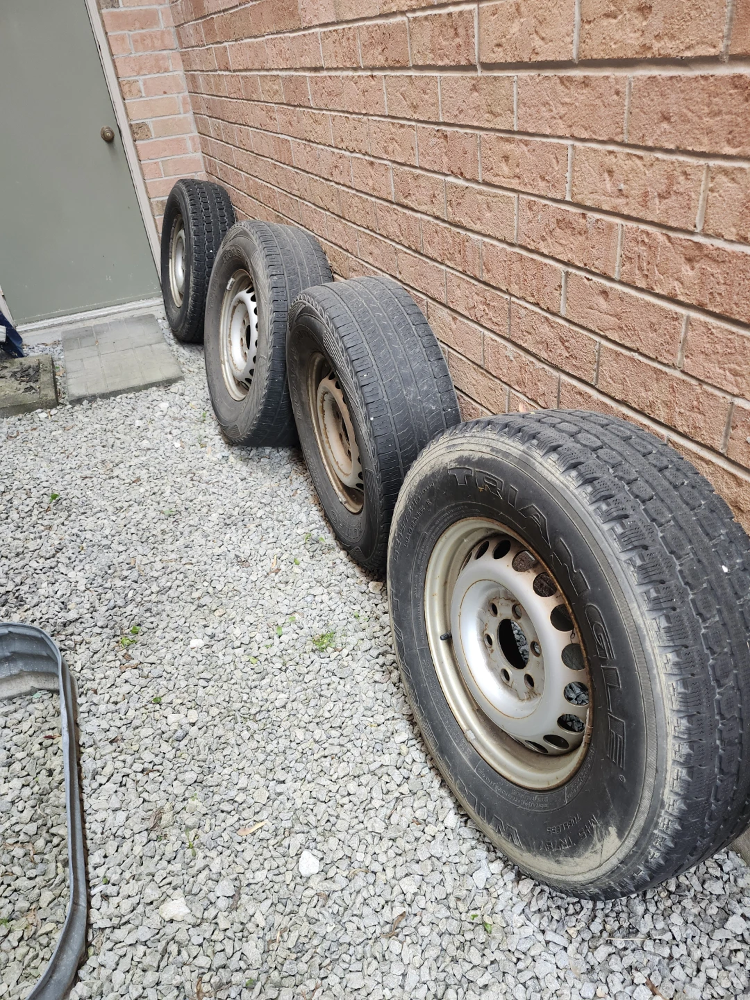 Kumho Road Venture APT 245/75R16 Tires
