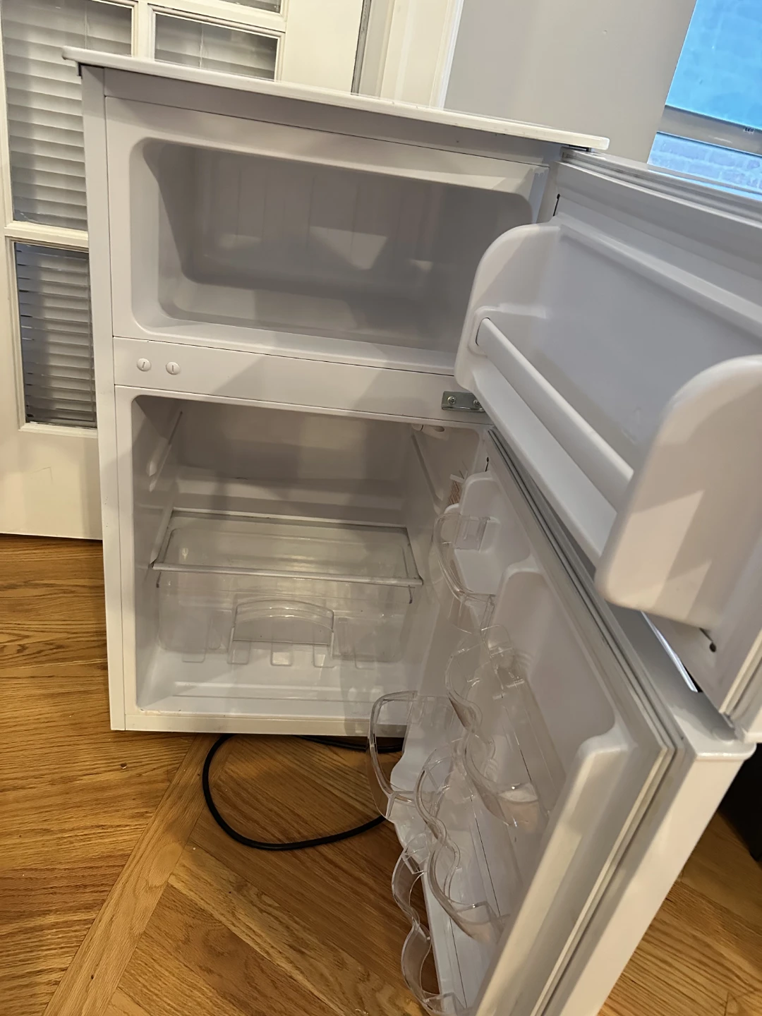 Magic Chef Mini Refrigerator - photo 3