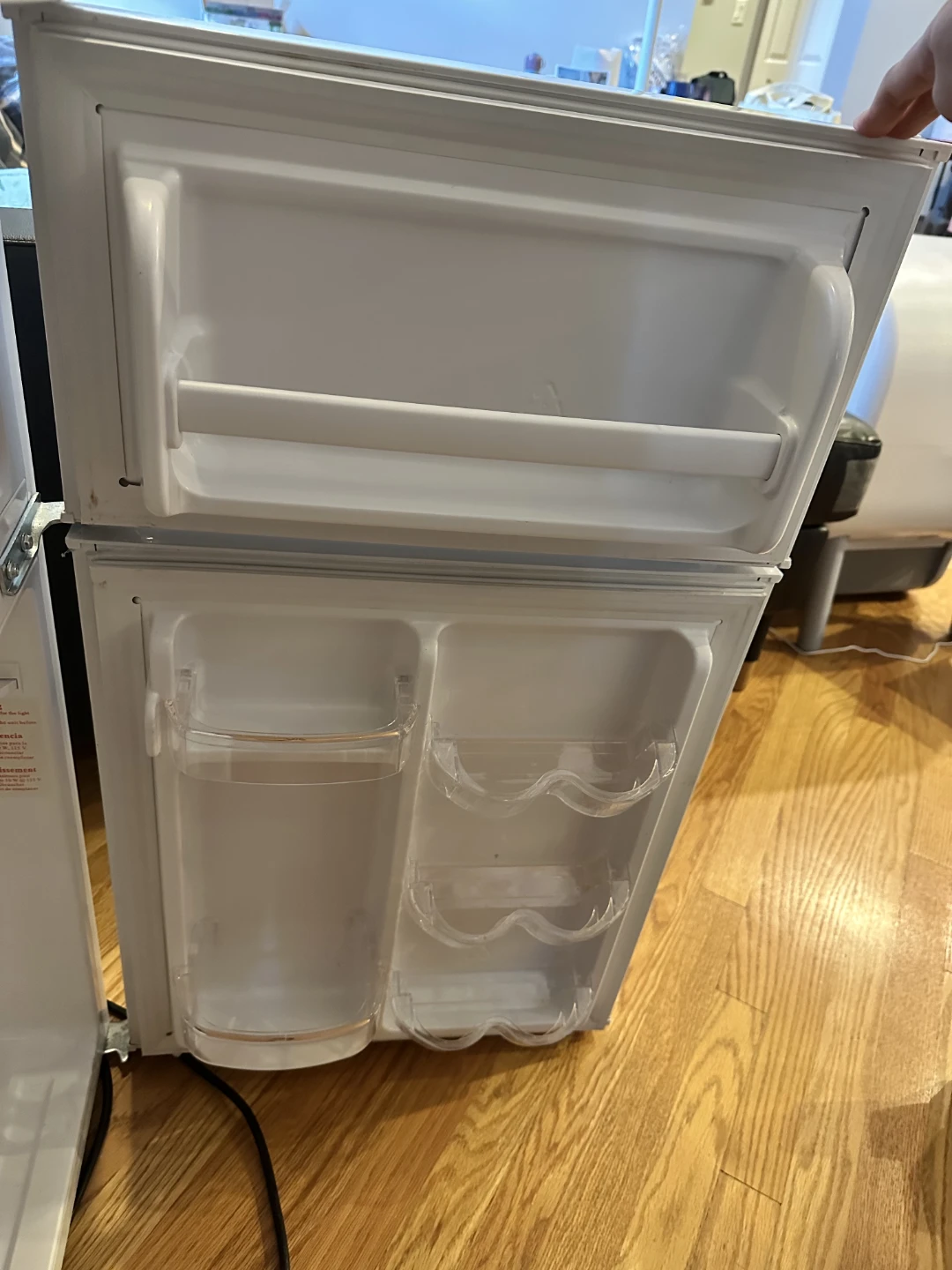 Magic Chef Mini Refrigerator - photo 4