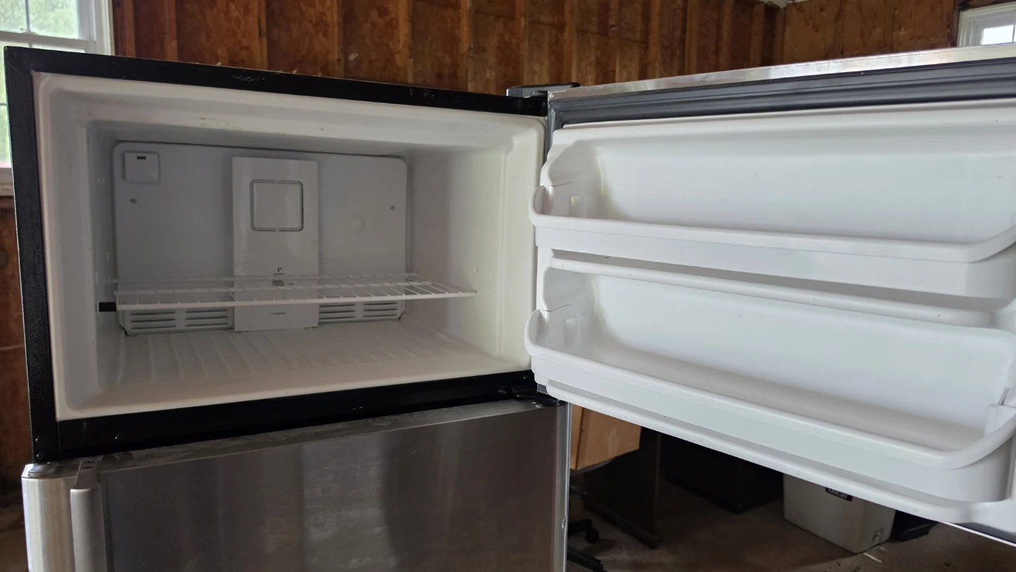 Frigidaire Refrigerator - photo 3
