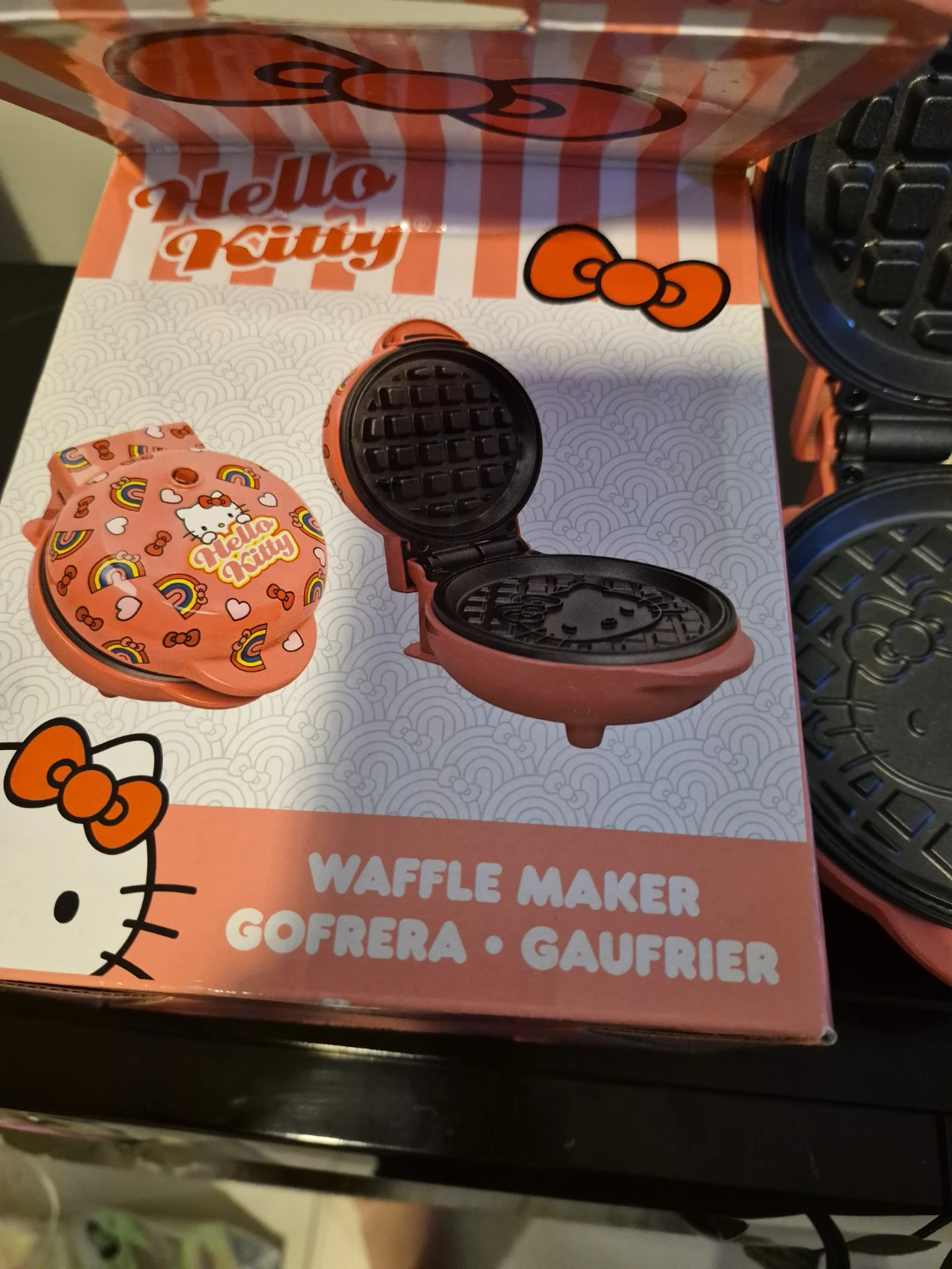Hello Kitty Waffle Maker - photo 2