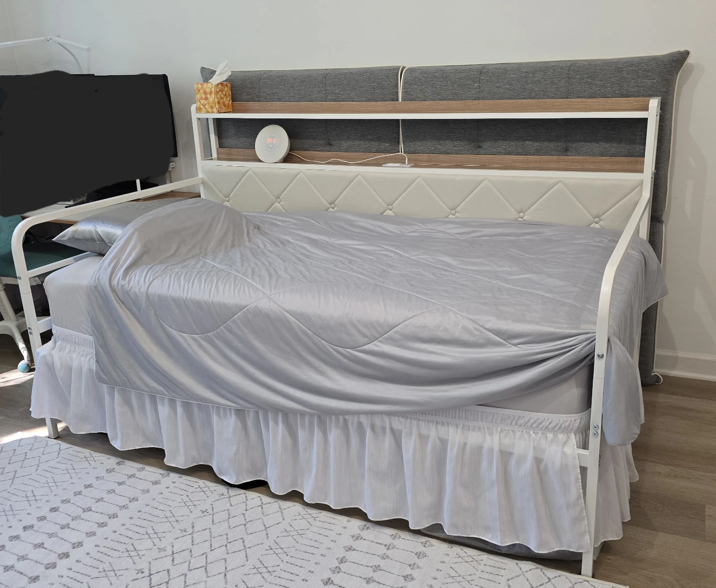 Twin Daybed/frame with charging station