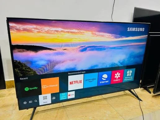$700 Samsung Qled 4K UHD Smart tv. 2024 model