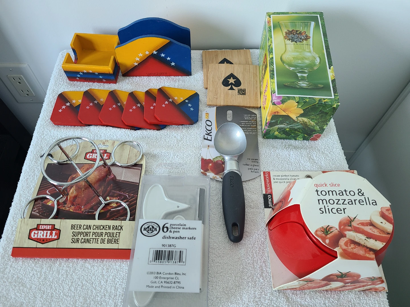 Serving Bowls, Cheese Knife Set, and 3 free items - photo 3