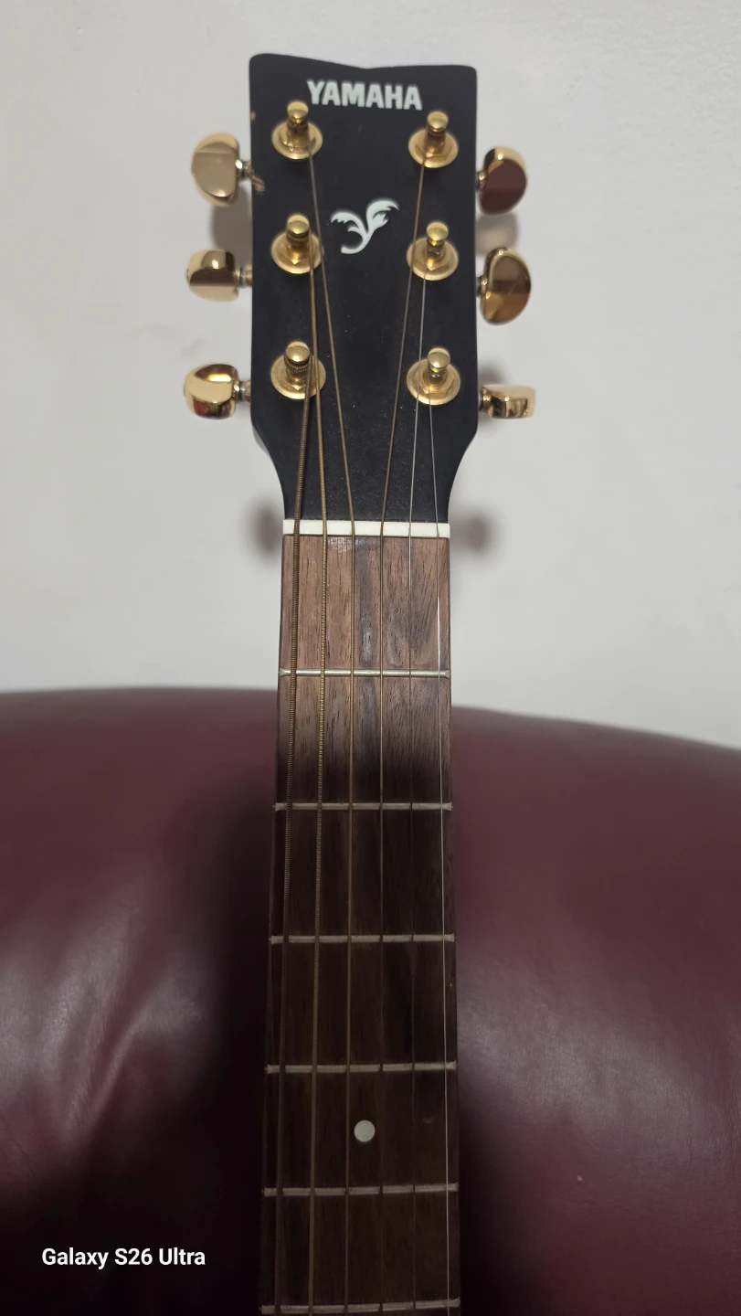 Yamaha F335 Acoustic Guitar - photo 2