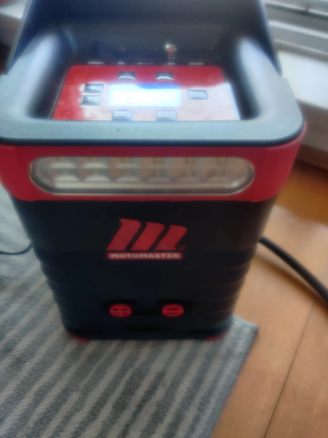 Motomaster Portable Air Compressor with LED Light - photo 3