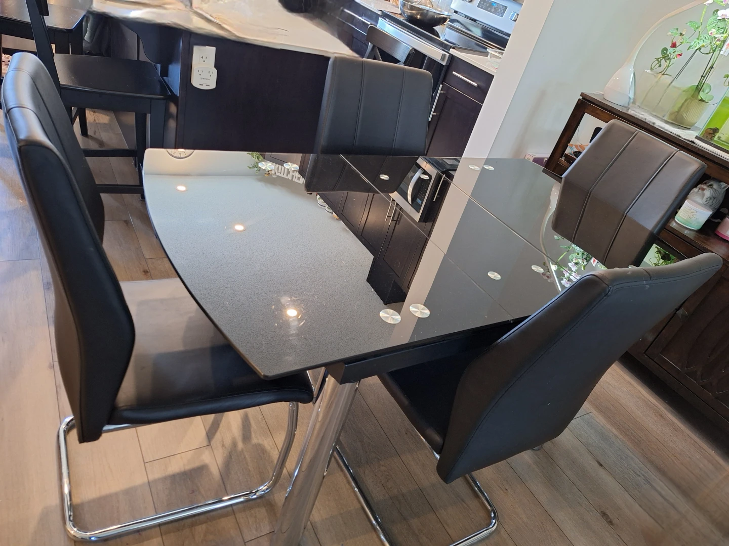 Glass dinning table and 4 chairs for sale - photo 3