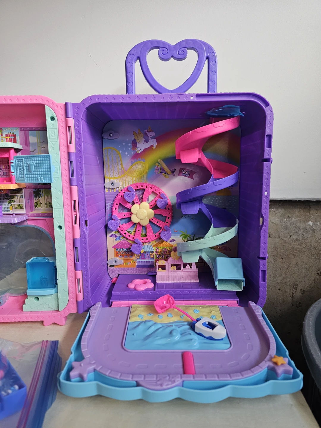 Polly Pocket Unicorn Rainbow Funhouse Toy - photo 2