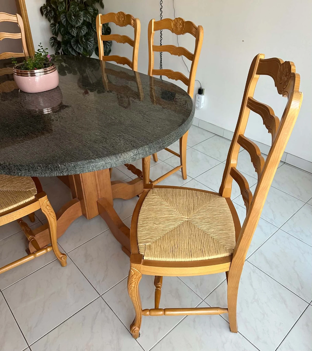 Oval Dining / Kitchen Table with 6 Chairs
