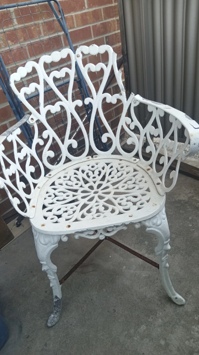 White Cast aluminum Garden Chair